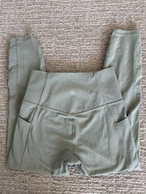 Athleta Salutation Stash Pocket II Cinch 7/8 Tight